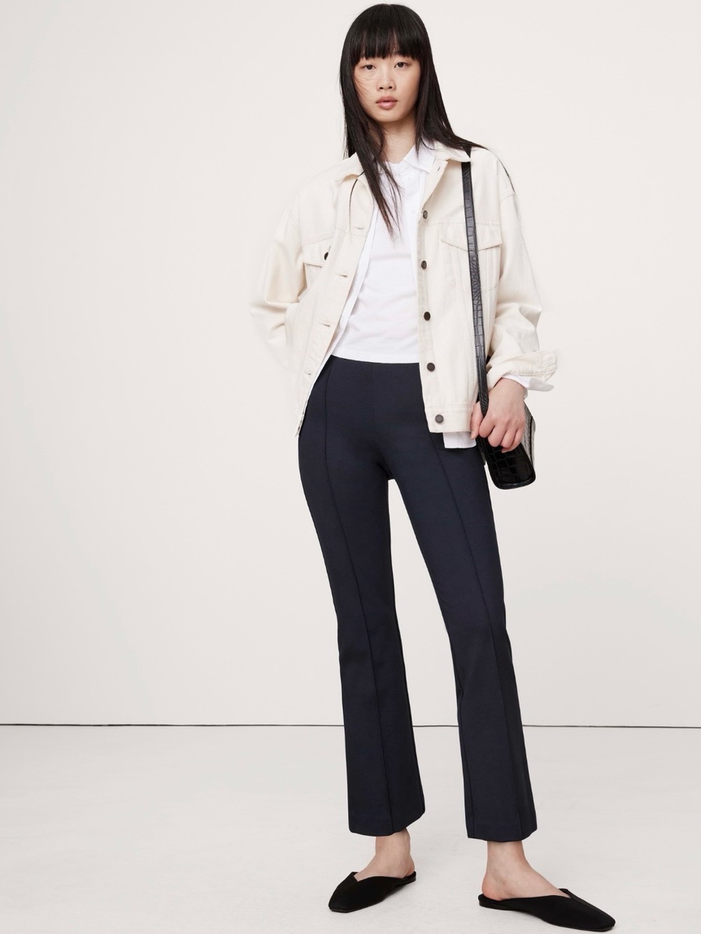 Banana Republic Crop Flare Everywhere Pull on Ponte Pant Medium Hyper Navy Blue